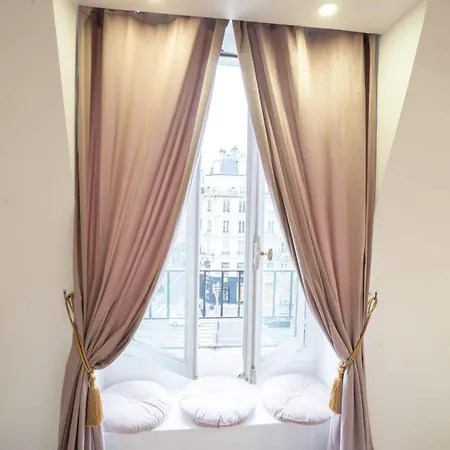 Parisien Face Metro Pigalle - 9 - 2p Apartment